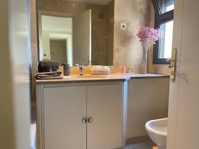 Besthomestay- Lisbon- Garden, Pool & Garage Apartment Lissabon