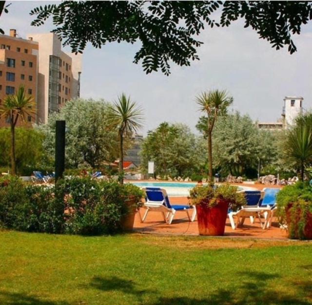 Besthomestay- Lisbon- Garden, Pool & Garage Apartment Lissabon