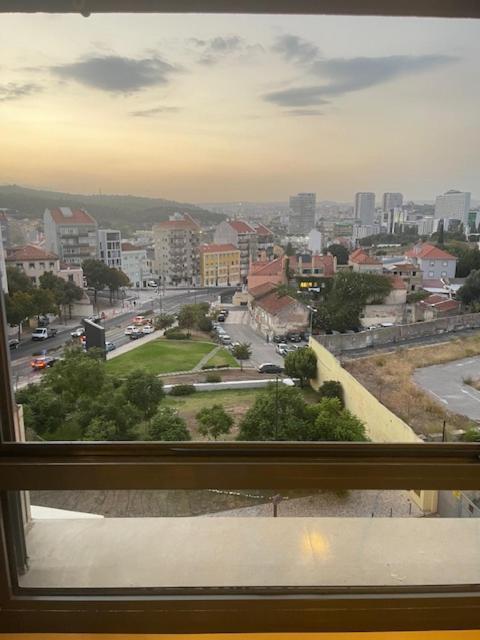 Besthomestay- Lisbon- Garden, Pool & Garage Apartment